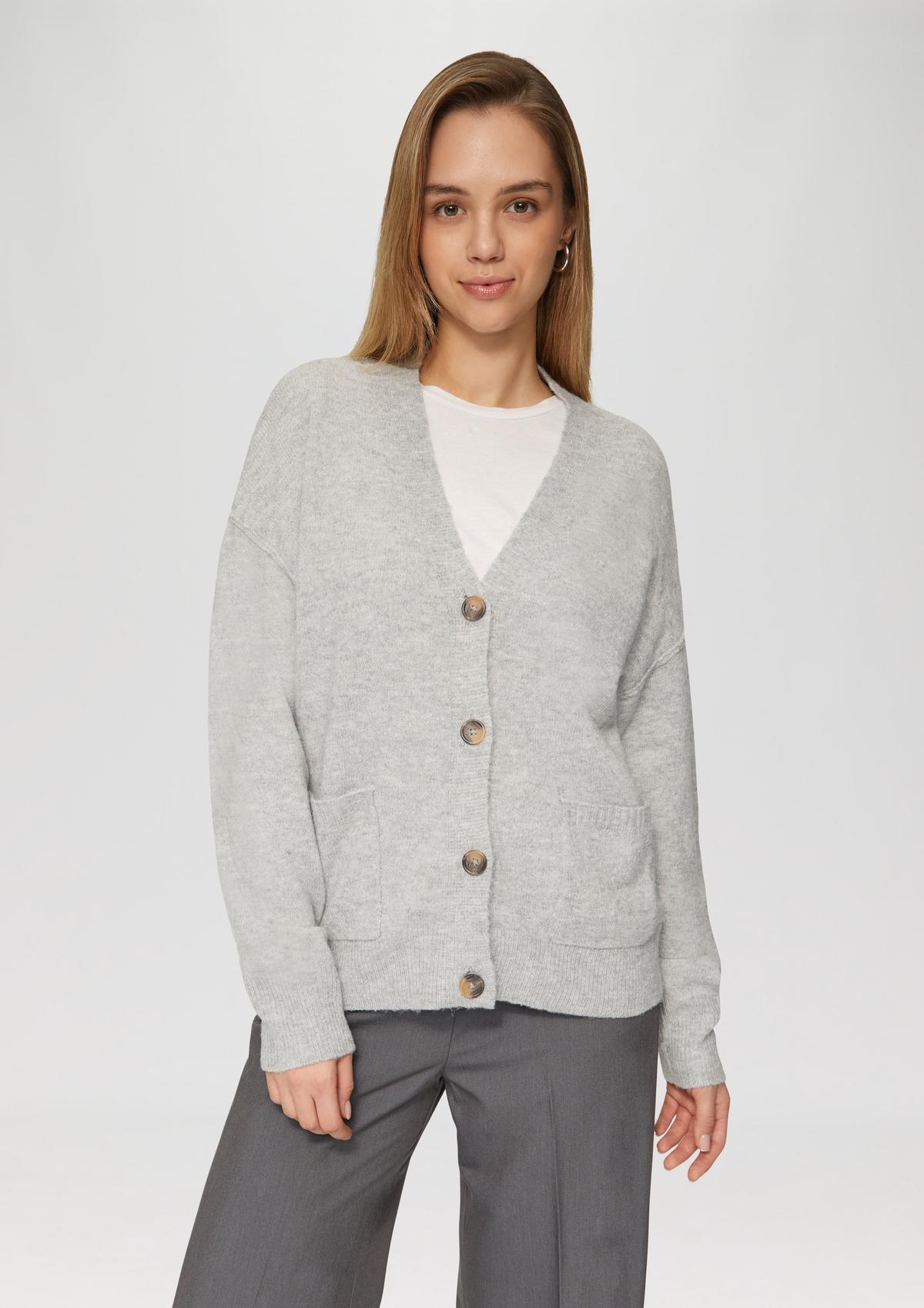 graue-strickjacke-204mtz-1.jpg