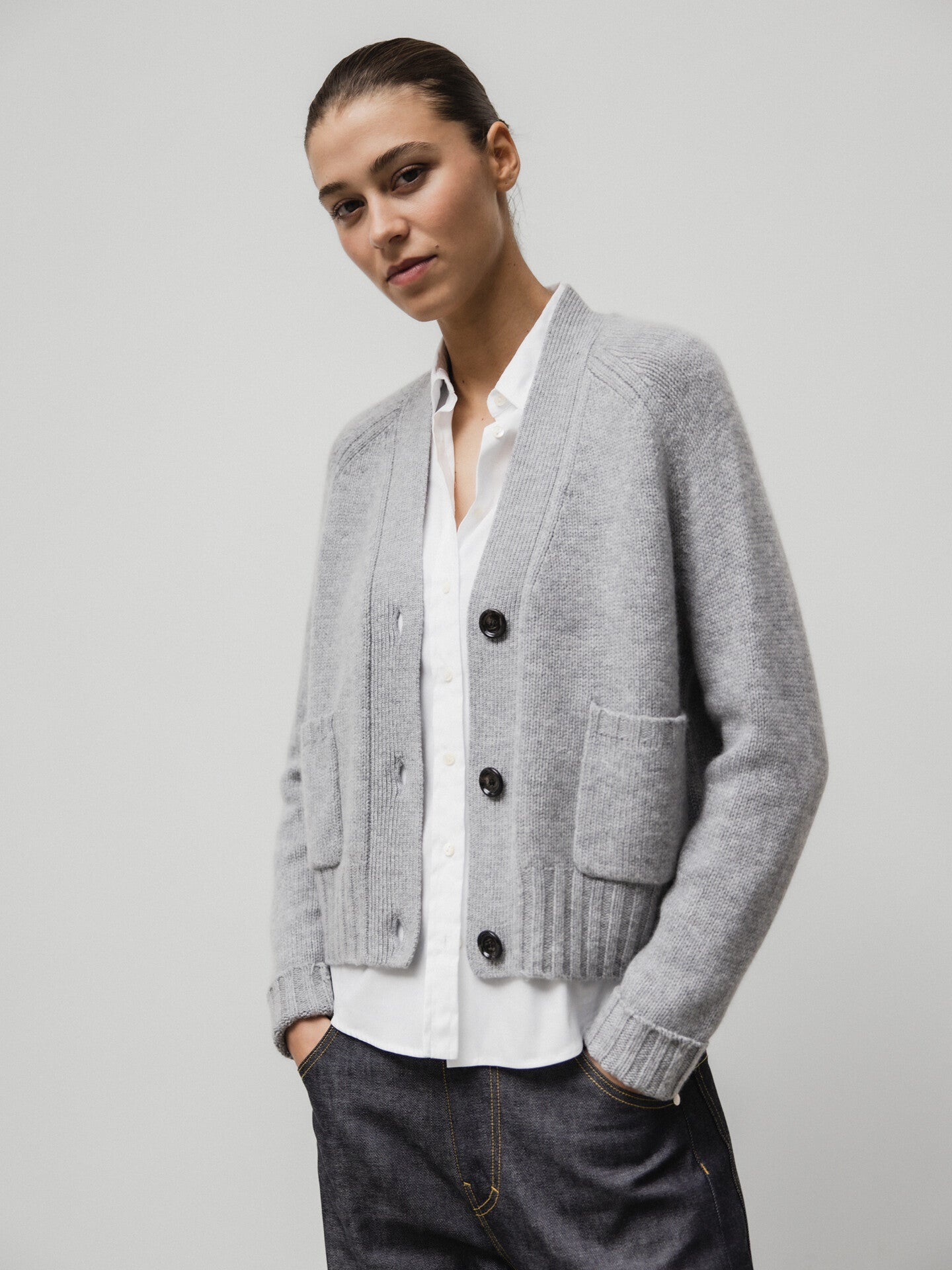 graue-strickjacke-695ixe-1.jpg