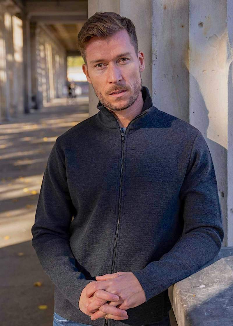 strickjacke-herren-330elc-1.jpg